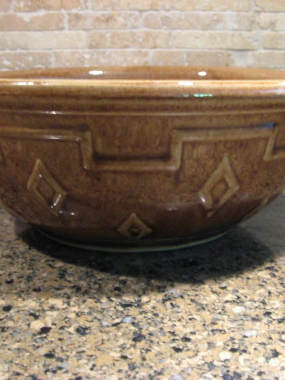 MONMOUTH POTTERY VINTAGE BROWN DIAMOND PATTERN STONEWARE SERVING BOWL - USA
